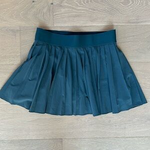Aritzia TNAction pleated skirt with built in spandex